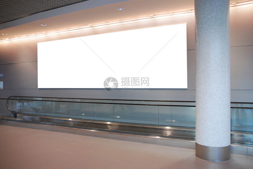 灯国际机场空的广告牌和现代扶梯机Name移动图片