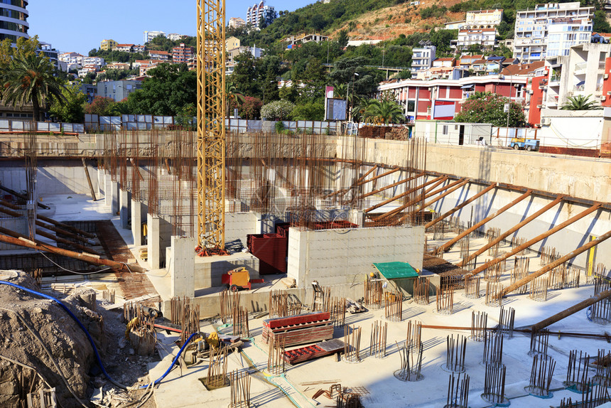 装备现代建筑基础的施工现场城市规划的概念布德瓦黑山装备现代建筑基础的施工现场进步一种项目图片
