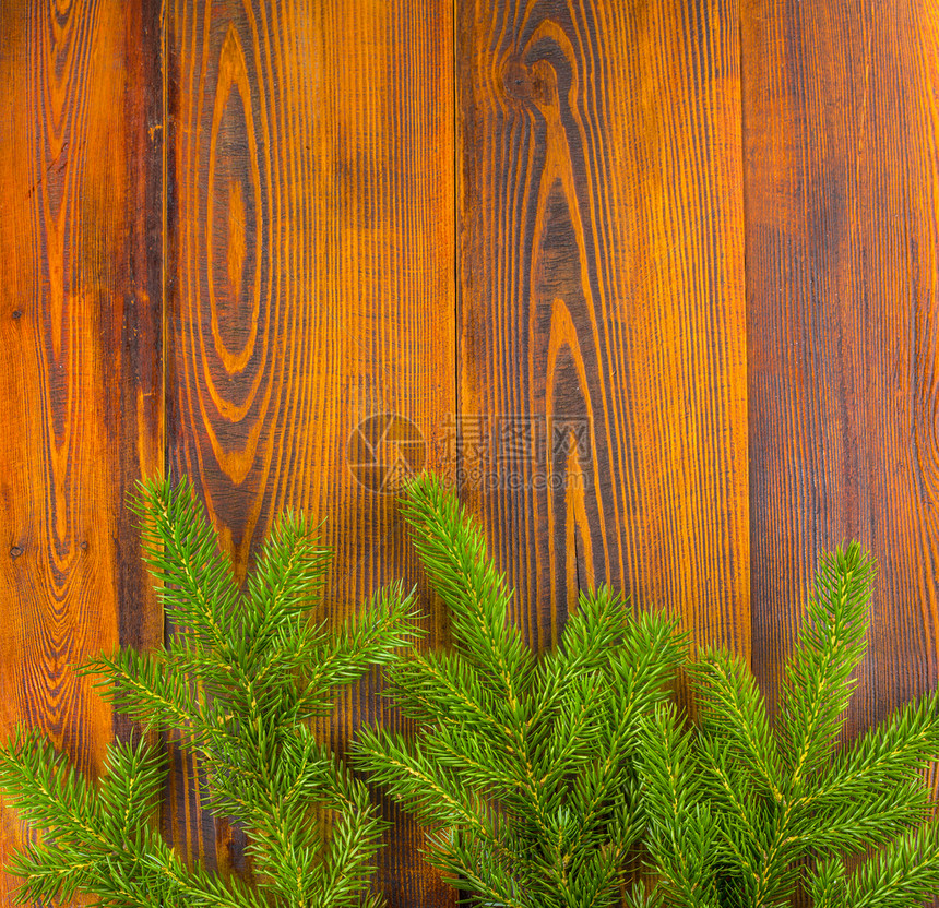 新的圣诞装饰框架概念背景天然生木板表面的顶层视图以及复制空间的Fir树枝边界艺术图片
