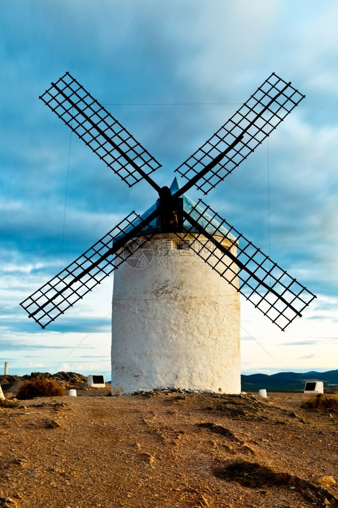 阿科斯塔CastillalaMancha风车区典型蓝色的西班牙语图片