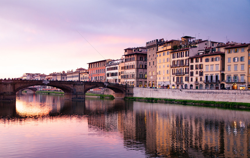 著名的意大利佛罗伦萨日落时城市历史图片