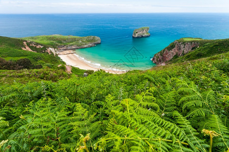 科约阿坎Castro岛Llanes岛Asturias岛西班牙鹅卵石旅游的水背景