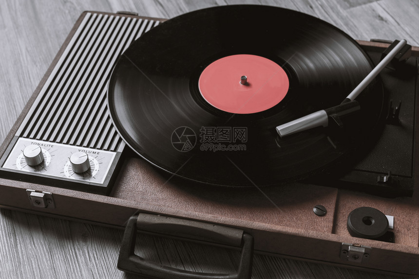 木制的娱乐黑唱片的针头DJ混合游戏音乐的响技术SoundTechnologyforDJ优质的图片