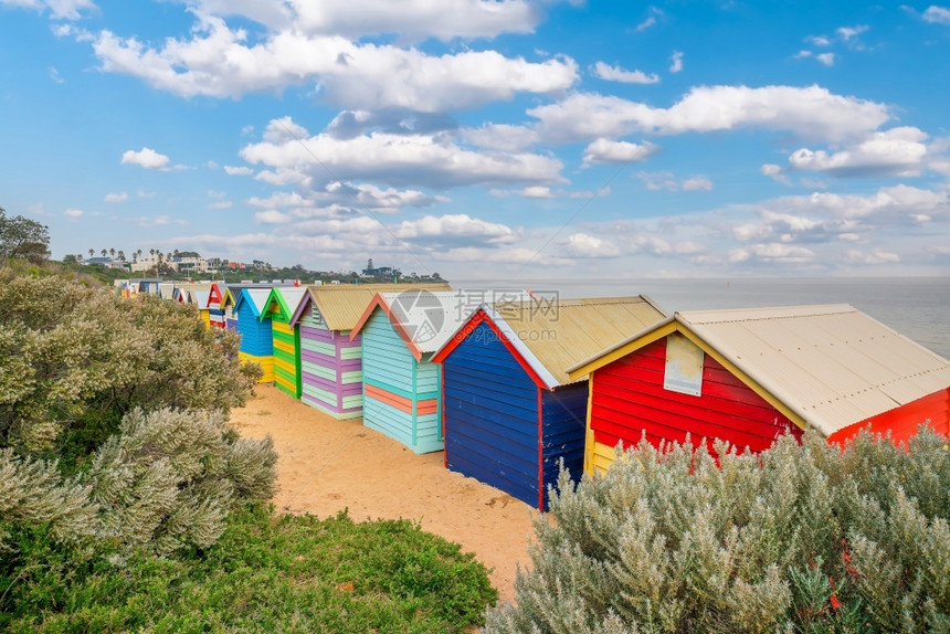 维多利亚盒子蓝色的澳大利亚墨尔本Brighton海滩的多彩小屋图片