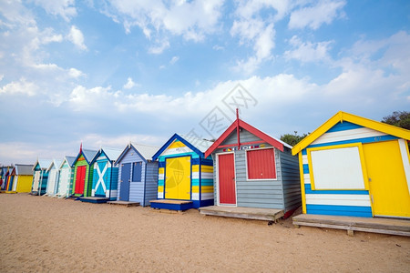 天空澳大利亚墨尔本Brighton海滩多彩的小屋房子维多利亚图片
