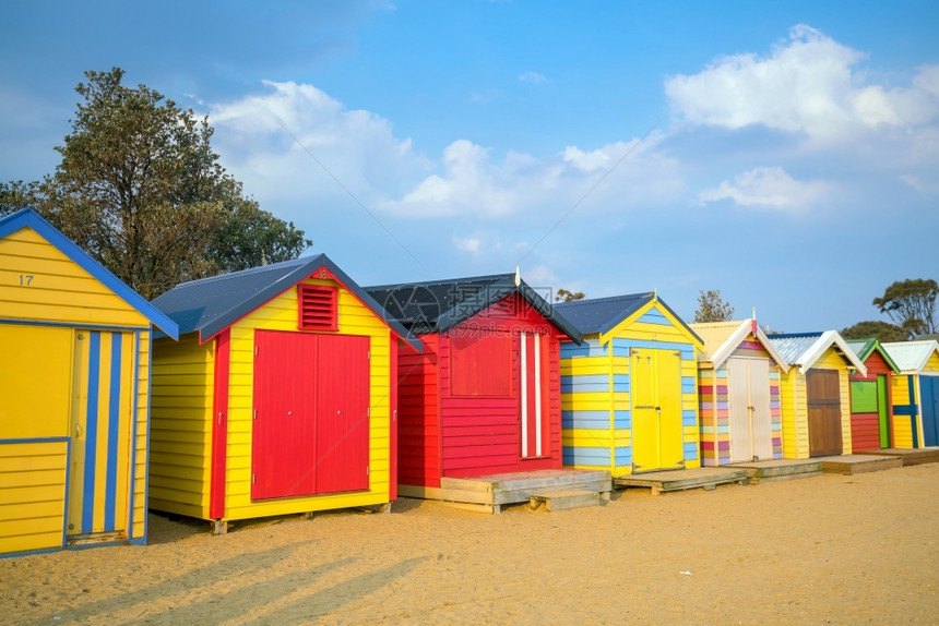 丰富多彩的海滨澳大利亚墨尔本Brighton海滩多彩的小屋夏天图片