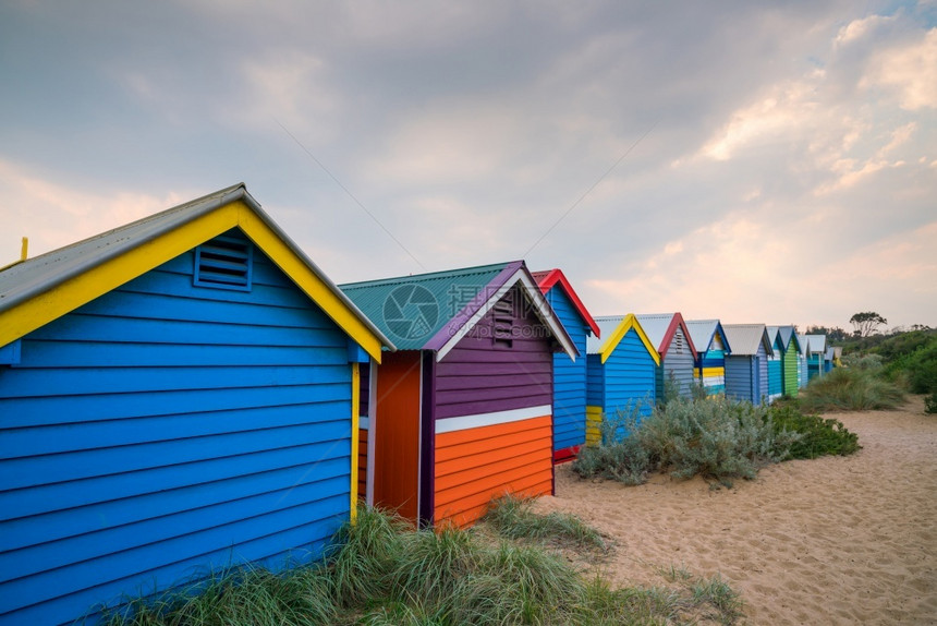 蓝色的旅行澳大利亚墨尔本Brighton海滩多彩的小屋假期图片