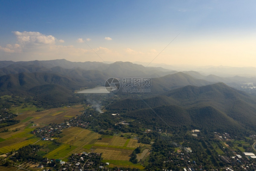 乡村的自然树清迈MaeOn地区山脉天空和农业的中观察清迈MaeOn地区清迈空中观察图片