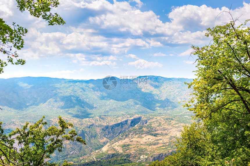 景观从上到察黑山的景象夏日从上到公园地形图片