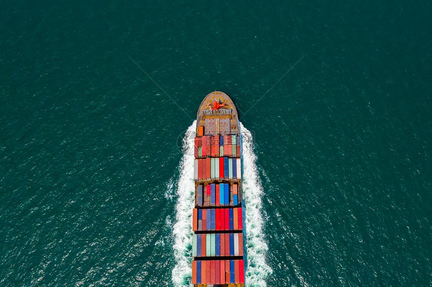 金融交货工业的空中顶视集装箱货船和进出口业务商物流运输国际集装箱货船在公海集装箱货物运输概念图片