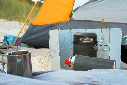 旅游煤气燃烧器在高涨旅游燃气烧器中烹饪食品背包旅行平底锅炊具图片