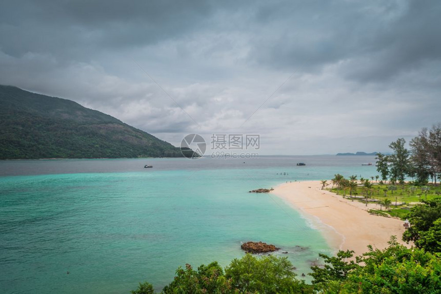 海景在泰国Satun的Lipe岛美丽的日落海滩空中景象浪夏天图片