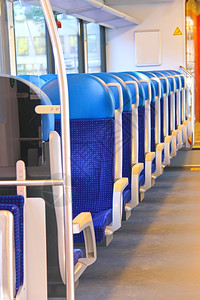 地面客运火车厢各行座位快速地经典的图片