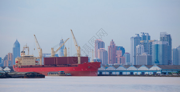 货运重量泰国曼谷日落时工业航运港泰国曼谷商品图片