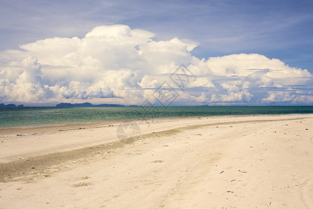 假期照片阳光明媚的海滩蓝和清洁天空诺伊图片