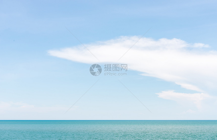 可选择的美丽旅行夏季大云层的海景选择聚焦点Copy空间图片