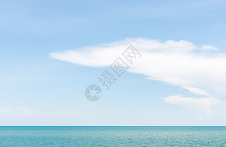 可选择的美丽旅行夏季大云层的海景选择聚焦点Copy空间图片