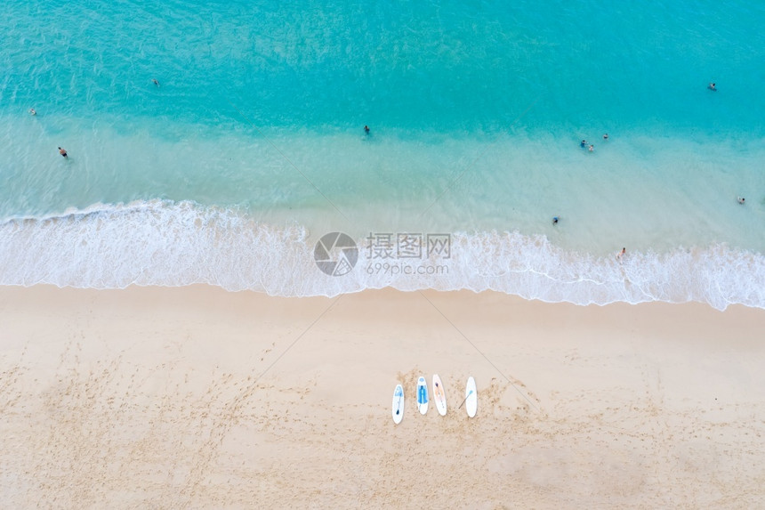 泰国暑假空中最高风景海滩和游客旅行地点的海滨和旅游者复制水无人机图片