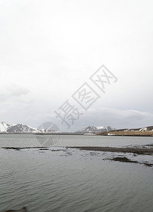 冰原山地和湖周围的Sneefellsnes冰川水美丽的图片