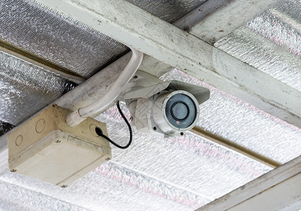 检测在天花板上装有控制箱的小型ctv谨防警报图片