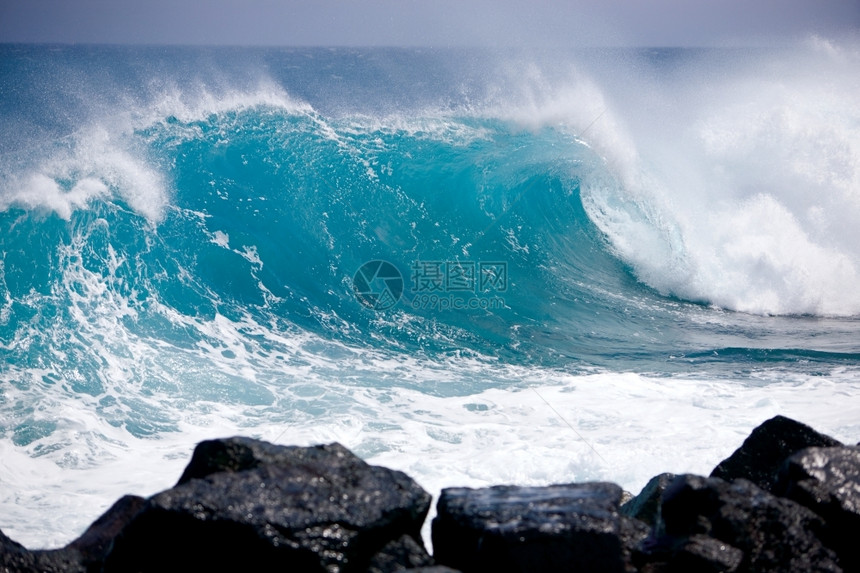 海洋波浪边缘滚动火山图片