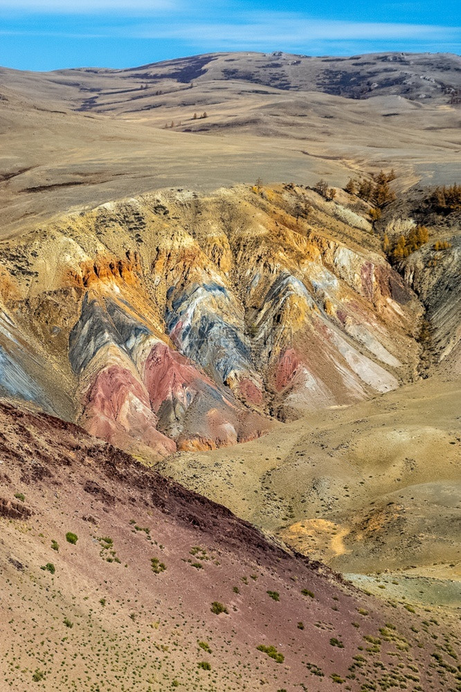 阿尔泰山和间峡谷的自然景观阿尔泰山和间峡谷的自然景观溪流多岩石的风景图片