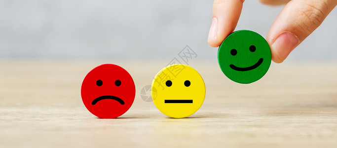 回馈到底好的为了手持情感面块客户选择表情符号进行用户评论服务级排名客户评论满意度情绪评价和反馈概念堵塞背景