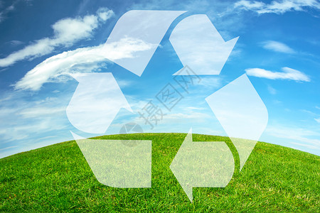 系统蓝色的地球环境保护综合图像绿色草地和蓝天空平线上的循环标志在绿色草原和蓝天地平面上的循环标志背景图片
