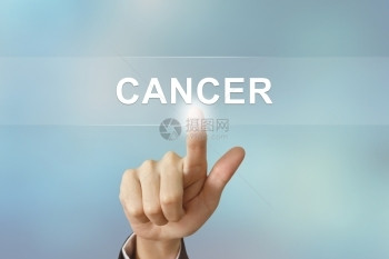 药物在模糊背景上按着癌症钮的手动业务医院患病的图片