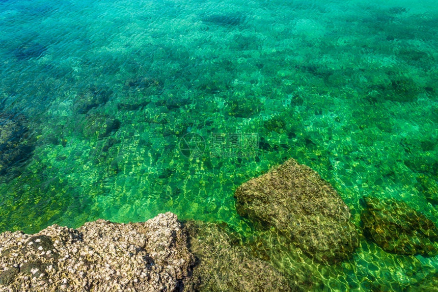 水旅行海滩上的热带岛屿岩石蓝天高卡姆帕塔亚泰兰放松图片