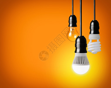 效率发光的商业挂tungsten灯泡节能和LED灯泡图片