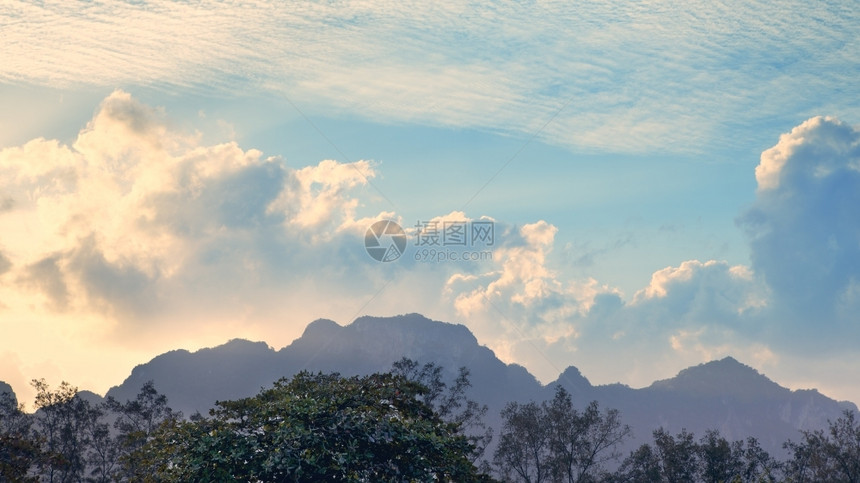 自然清晨云天下高山清晨假期岩石图片