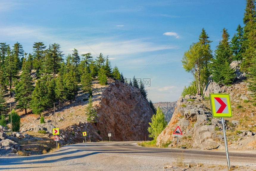 日落时土耳其山区的公路弯自然目的地爬坡道图片