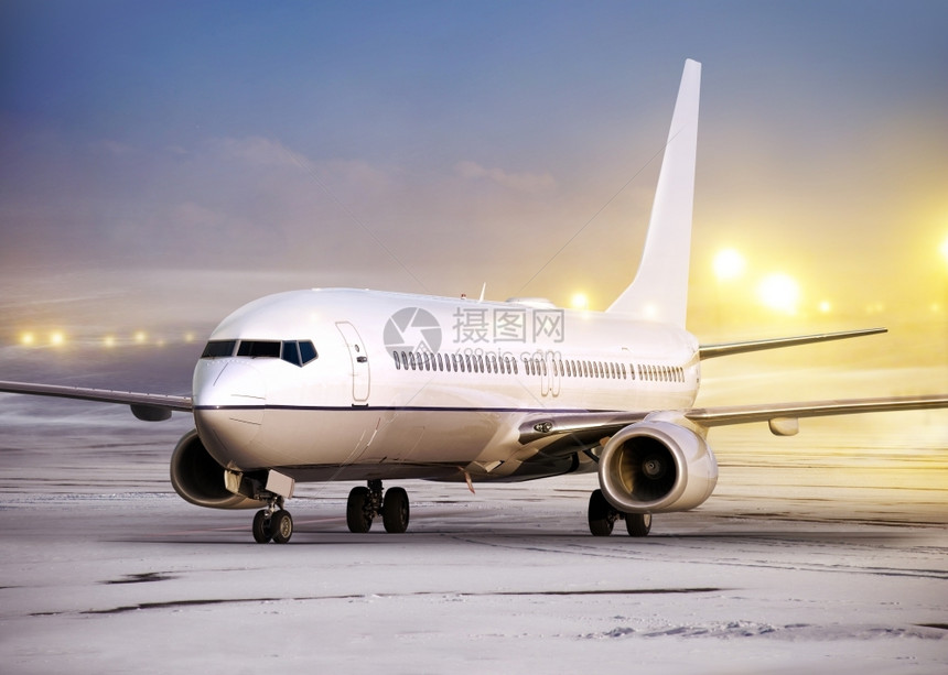 冬天西方雪在非飞行天气冬季和非飞行天气时的机场和白色飞图片