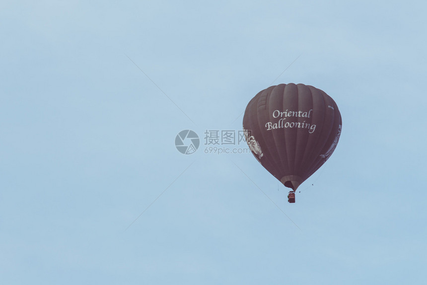 缅甸MistyOldBagan的热空气球和塔台橙遗产热的图片