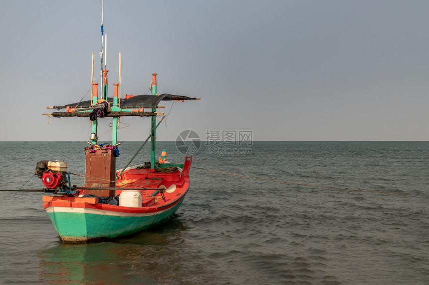用作在海中寻找鱼类的泰国渔船选择聚焦点有选择的重目地户外旅行图片