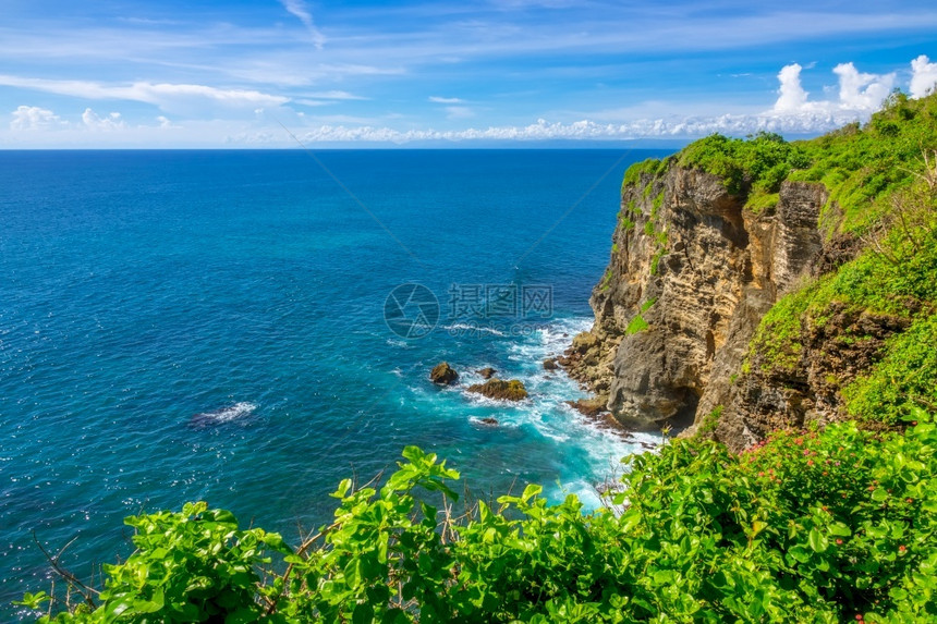 海景天堂目的地热带岛屿印度尼西亚岩礁海岸和日落图片