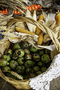 有机的饮食颜色传统篮子蔬菜健康食物中的玉米和南瓜图片