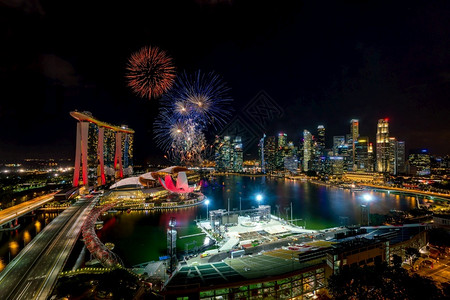 博物馆金融的新加坡市中心黄昏的天线海湾地区发光的图片