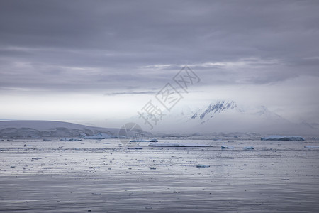 南极海冷若冰霜远的美丽心情照明在南极洲呈现温柔的风景和设计图片