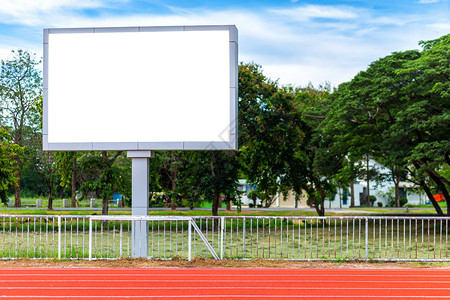 在户外运动体育场赛行道的足球场数字空白记分牌广告LED空白数字版外部的信息图片