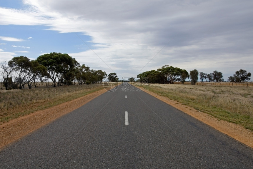 澳大利亚风景优美车道南西新威尔士州一条偏僻公路图片