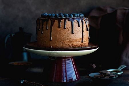 土制巧克力蛋糕和奶油甜点美食圆形的图片