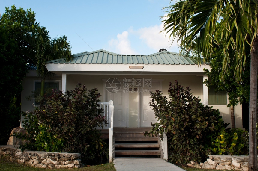 途径安提瓜在热带自然环绕的豪华度假胜地上美丽豪华别墅安提瓜晴天假期图片