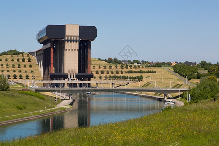 比利时新运河中心的StrepyThieu船升降机工程盆地建筑学图片