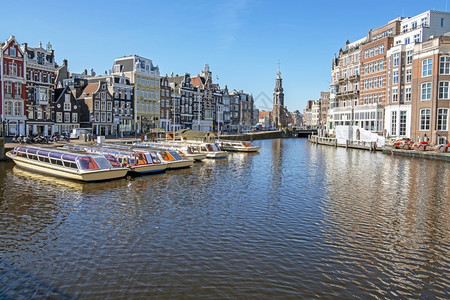 正面家荷兰阿姆斯特丹市风景与Munt塔由荷兰阿姆斯特丹建筑的图片