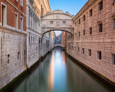 假期意大利威尼斯的叹息桥和Doges宫天际线河图片
