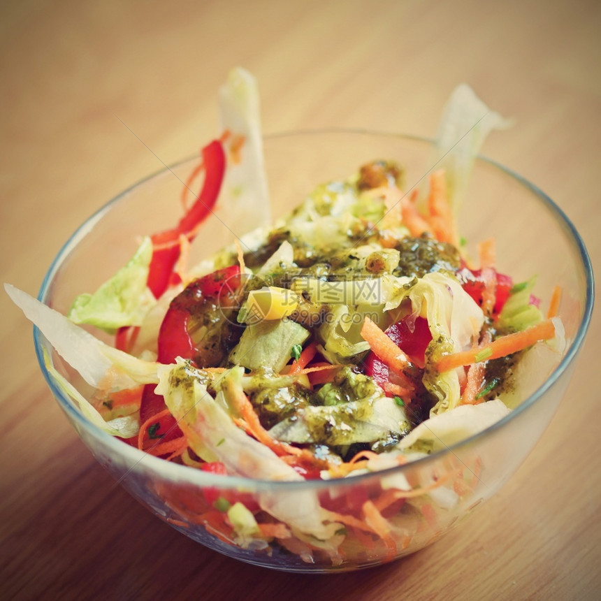玻璃现代的莴苣健康新鲜食品以适应现代生活方式健康新鲜食品图片