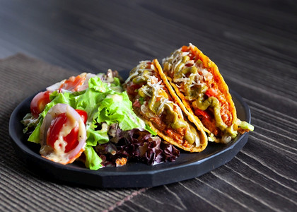 快速地墨西哥食品塔可肉美味土生牛肉tacosShells加沙拉餐厅鸡图片