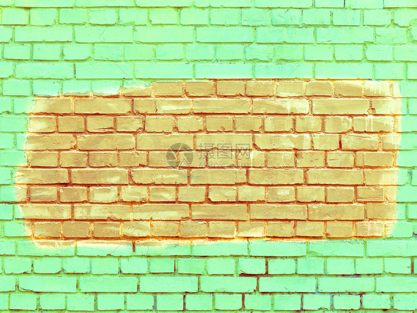 墙壁粗糙的质地旧砖墙涂有明绿色油漆选定碎片是橙色的在旧绿石灰砖墙上选定碎片涂有橙色油漆用橘图片